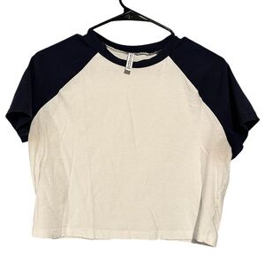 H&M DIVIDED CROP-TOP T-SHIRT Sz LARGE